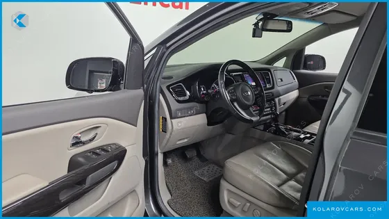 KIA CARNIVAL 7-SEATER LIMOUSINE