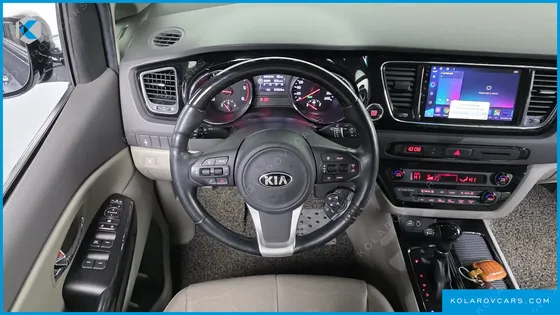 KIA CARNIVAL 7-SEATER LIMOUSINE