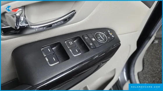 KIA CARNIVAL 7-SEATER LIMOUSINE