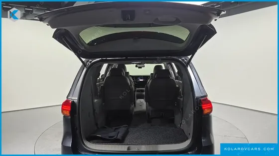 KIA CARNIVAL 7-SEATER LIMOUSINE