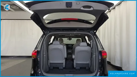 KIA CARNIVAL 9-SEATER PRESTIGE