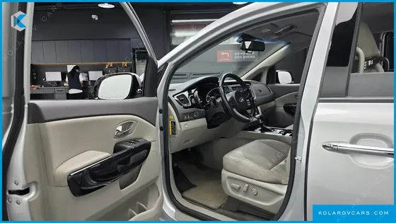 KIA CARNIVAL 9-SEATER PRESTIGE