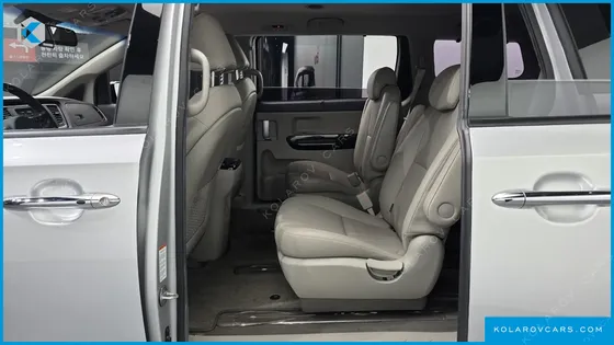 KIA CARNIVAL 9-SEATER PRESTIGE