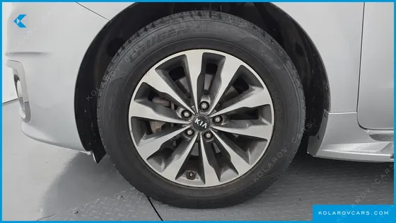 KIA CARNIVAL 9-SEATER LUXURY