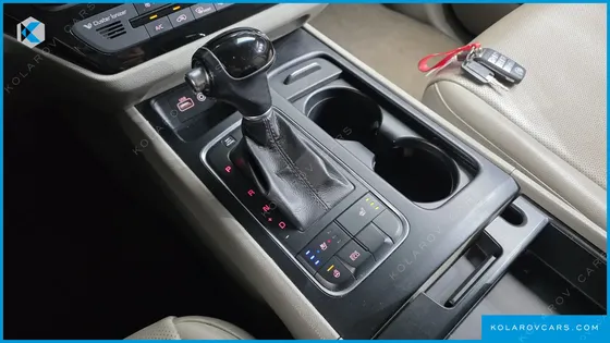 KIA CARNIVAL 9-SEATER LUXURY
