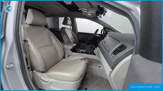 KIA CARNIVAL 9-SEATER LUXURY