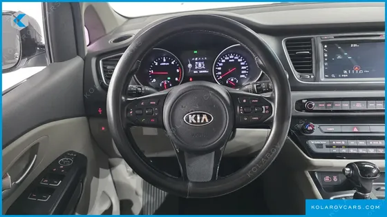 KIA CARNIVAL 9-SEATER LUXURY