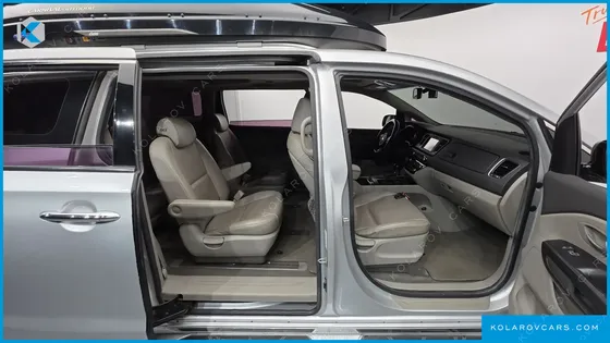 KIA CARNIVAL 9-SEATER LUXURY