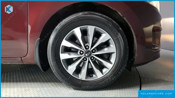 KIA CARNIVAL 11-SEATER NOBLESSE