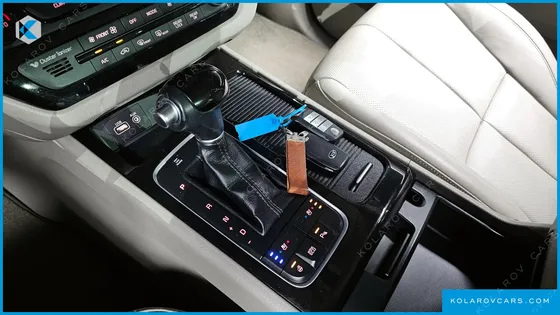 KIA CARNIVAL 11-SEATER NOBLESSE
