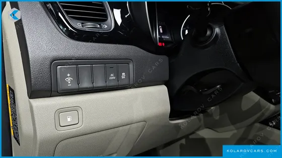 KIA CARNIVAL 11-SEATER NOBLESSE