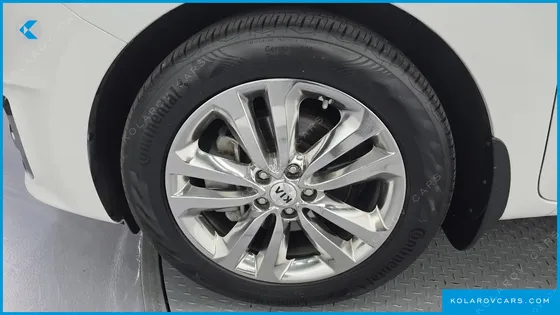 KIA CARNIVAL 9-SEATER NOBLESSE