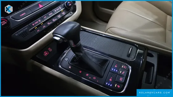 KIA CARNIVAL 9-SEATER NOBLESSE
