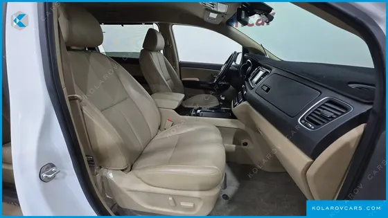 KIA CARNIVAL 9-SEATER NOBLESSE