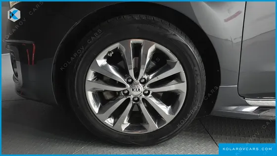 KIA CARNIVAL 9-SEATER NOBLESSE SPECIAL