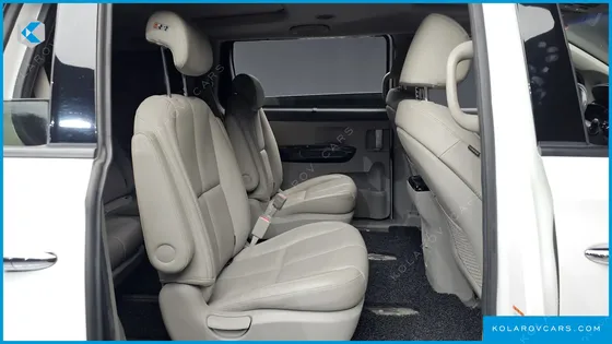 KIA CARNIVAL 9-SEATER NOBLESSE