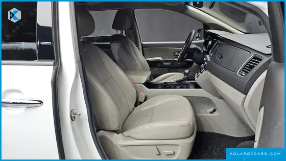 KIA CARNIVAL 9-SEATER NOBLESSE