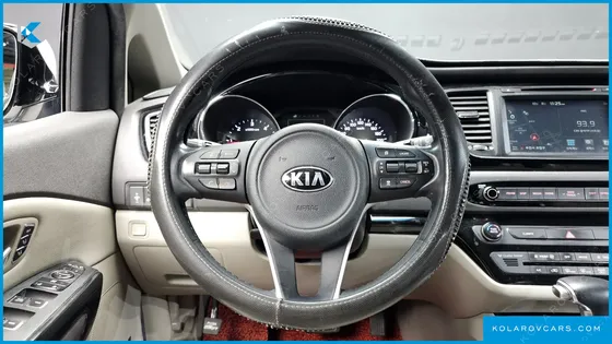 KIA CARNIVAL 9-SEATER NOBLESSE