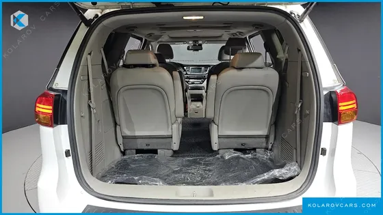KIA CARNIVAL 9-SEATER NOBLESSE