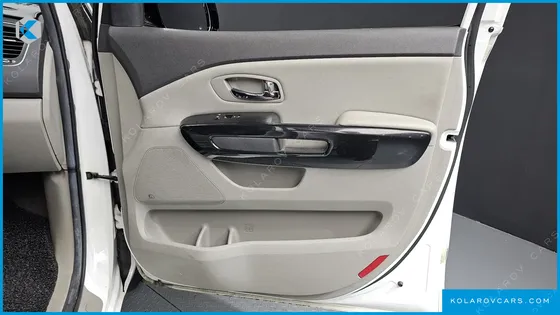 KIA CARNIVAL 9-SEATER NOBLESSE
