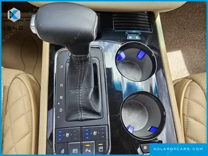 KIA CARNIVAL GASOLINE 9-SEATER HI-LIMOUSINE