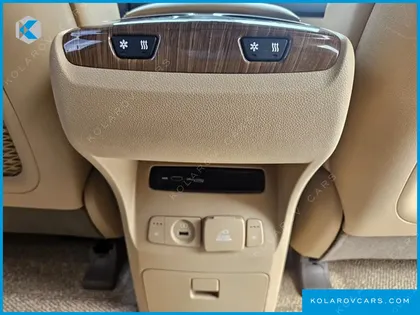 KIA CARNIVAL GASOLINE 9-SEATER HI-LIMOUSINE
