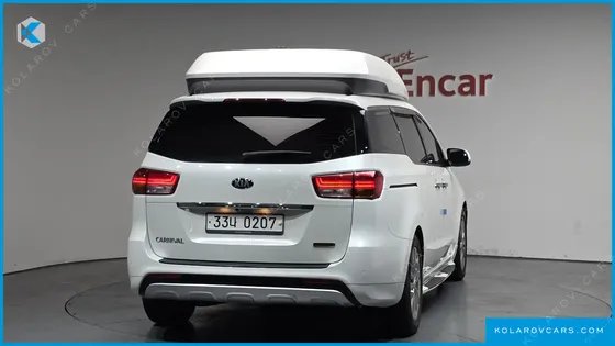 KIA CARNIVAL GASOLINE 7-SEATER HI-LIMOUSINE