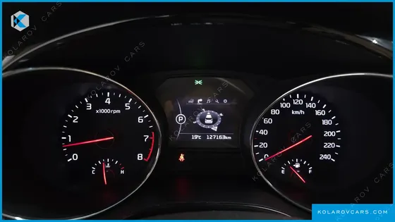KIA CARNIVAL GASOLINE 7-SEATER HI-LIMOUSINE
