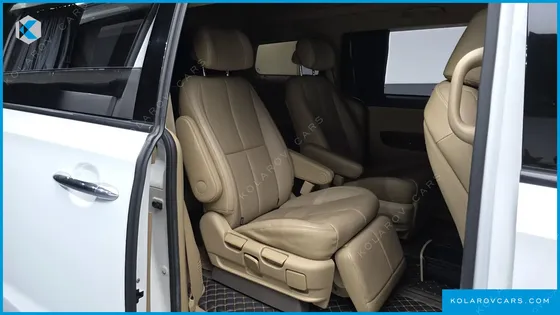 KIA CARNIVAL GASOLINE 7-SEATER HI-LIMOUSINE