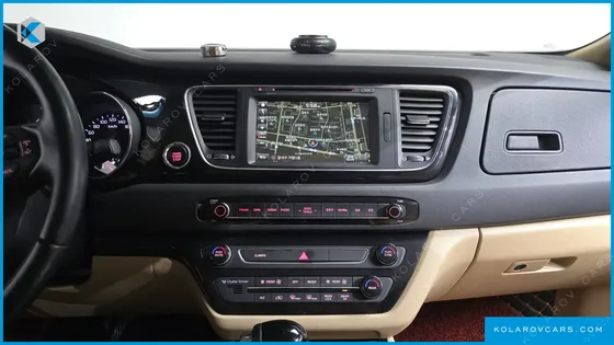 KIA CARNIVAL GASOLINE 7-SEATER HI-LIMOUSINE