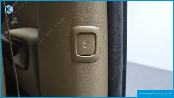 KIA CARNIVAL GASOLINE 7-SEATER HI-LIMOUSINE