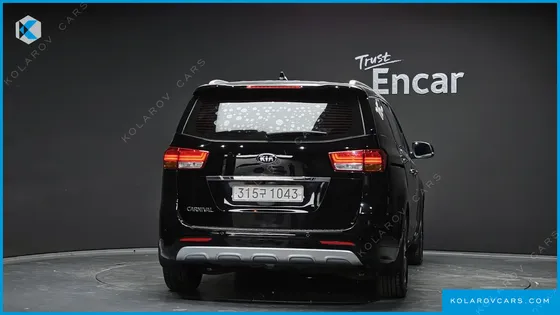 KIA CARNIVAL 9-SEATER LUXURY