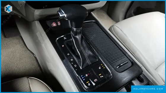 KIA CARNIVAL 9-SEATER LUXURY