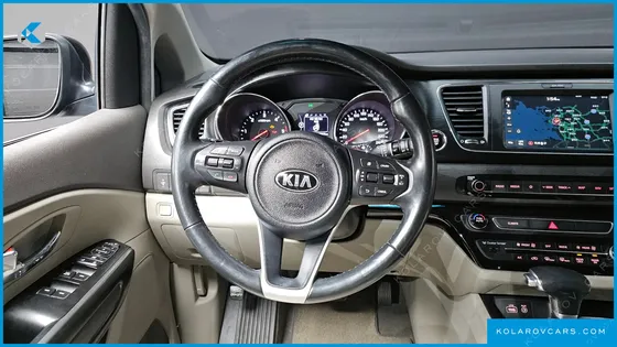 KIA CARNIVAL 9-SEATER LUXURY