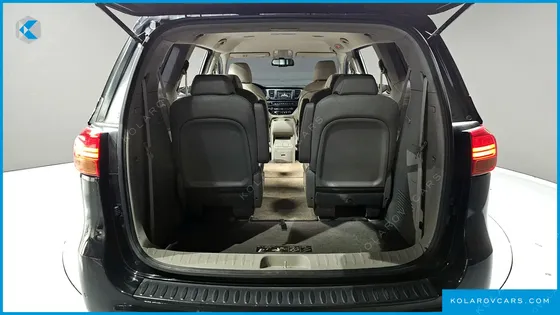 KIA CARNIVAL 9-SEATER LUXURY