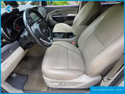 KIA CARNIVAL 9-SEATER PRESTIGE
