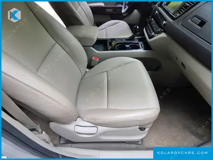 KIA CARNIVAL 9-SEATER PRESTIGE