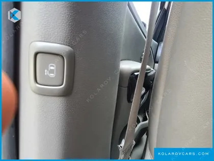 KIA CARNIVAL 9-SEATER PRESTIGE