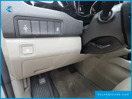 KIA CARNIVAL 9-SEATER PRESTIGE