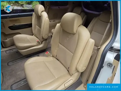 KIA CARNIVAL 9-SEATER PRESTIGE