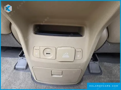KIA CARNIVAL 9-SEATER PRESTIGE