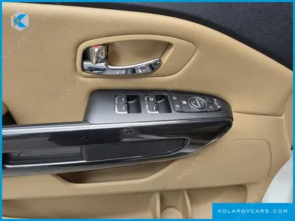 KIA CARNIVAL 9-SEATER PRESTIGE
