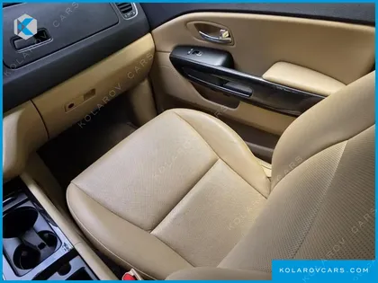 KIA CARNIVAL 9-SEATER PRESTIGE