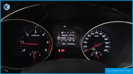 KIA CARNIVAL 9-SEATER NOBLESSE