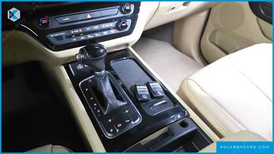 KIA CARNIVAL 9-SEATER NOBLESSE