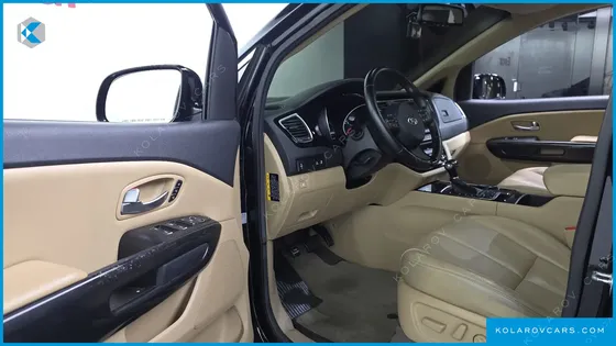KIA CARNIVAL 9-SEATER NOBLESSE