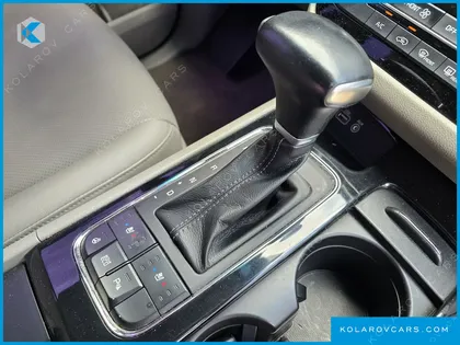 KIA CARNIVAL 9-SEATER PRESTIGE