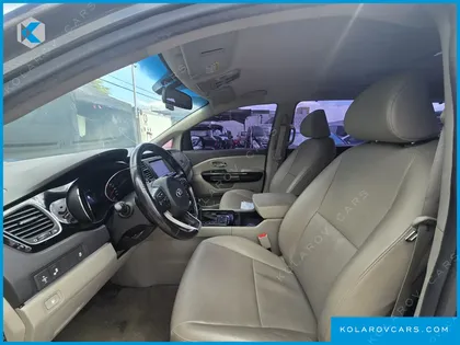 KIA CARNIVAL 9-SEATER PRESTIGE