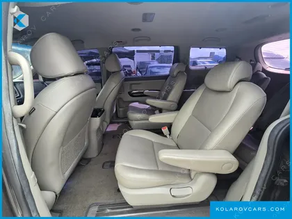 KIA CARNIVAL 9-SEATER PRESTIGE