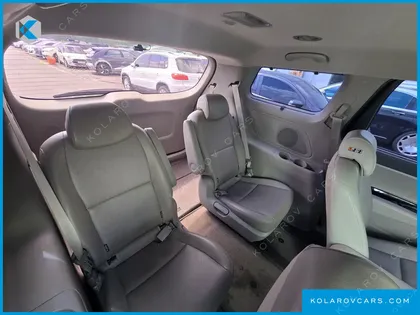 KIA CARNIVAL 9-SEATER PRESTIGE
